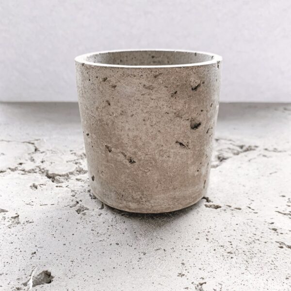 Pot en béton gris fait à la main de la marque Soins Luxart